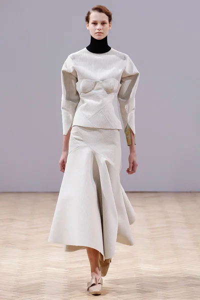 Look 3